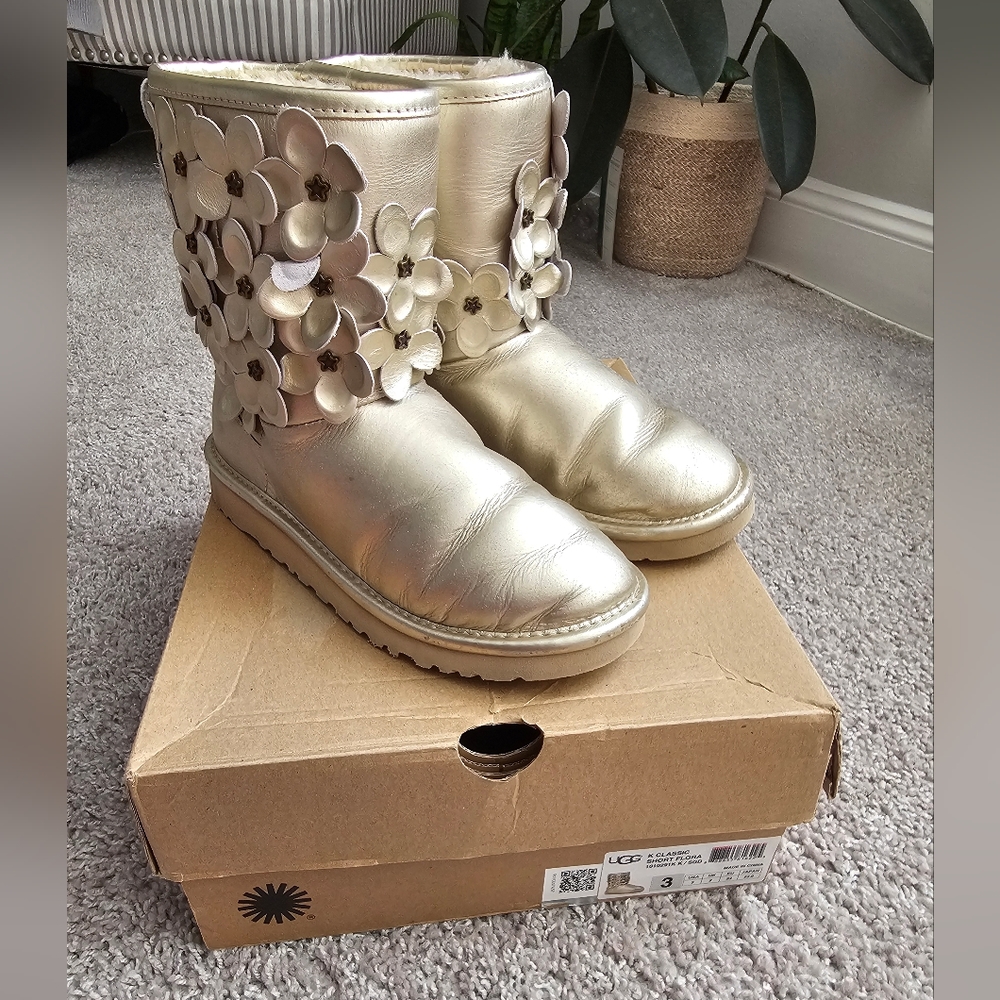 Ugg Gold Flora Boot Kids Size 3